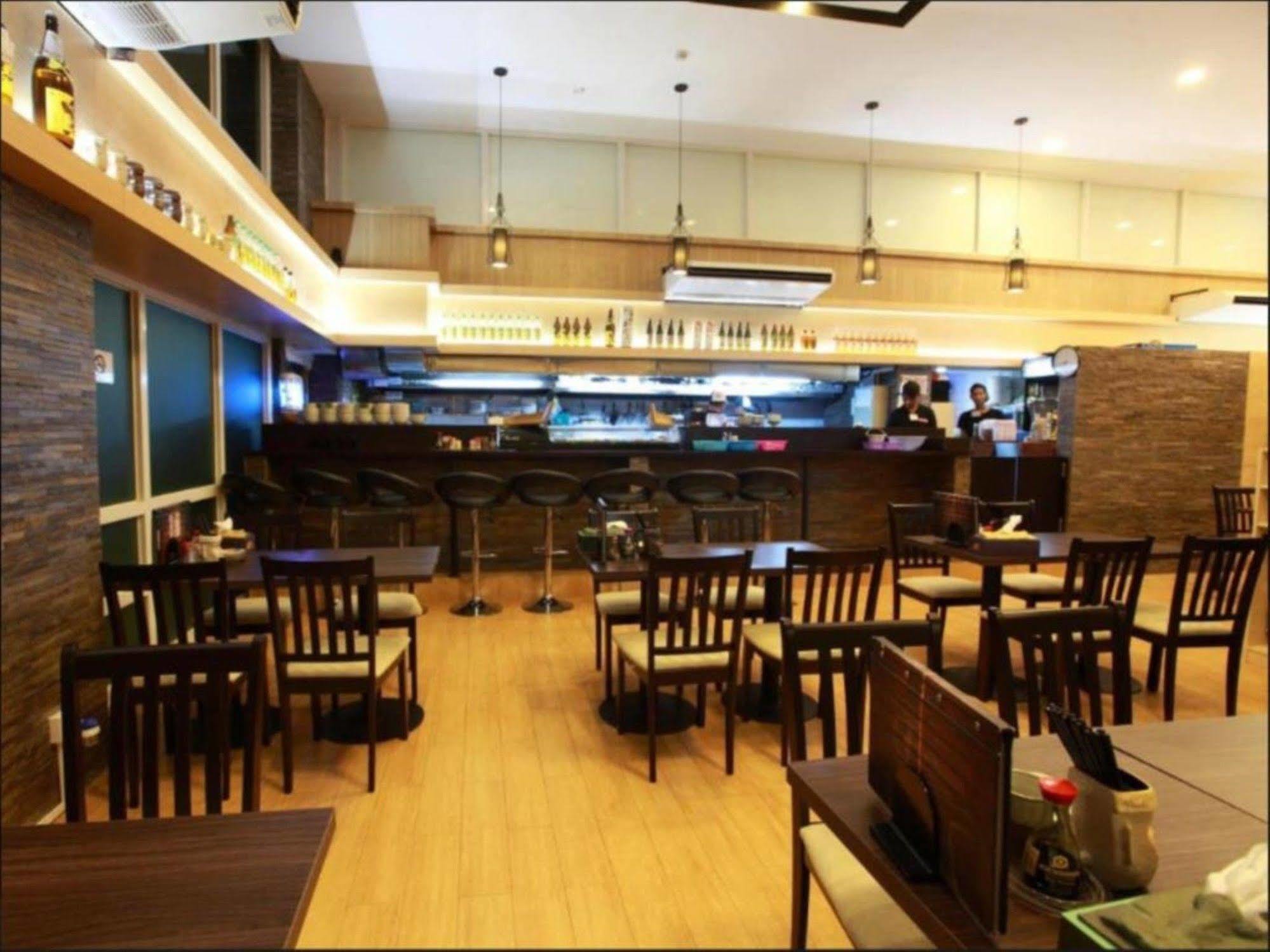 Super Hotel Yangon Exterior foto